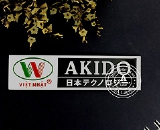 So sánh tem inox ăn mòn và tem nhôm xước, tem nào tốt hơn?